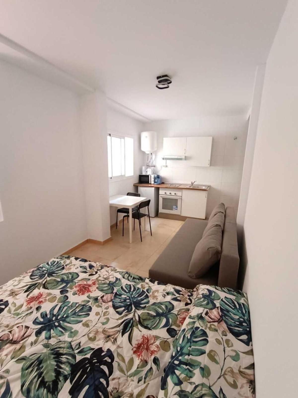 Apartamentos Larios Málaga Rom bilde